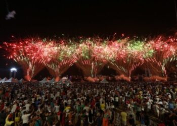 “O Maior Réveillon de Todos” celebra chegada de 2024 com grandes atrações e espetáculo de drones na Ponta Negra