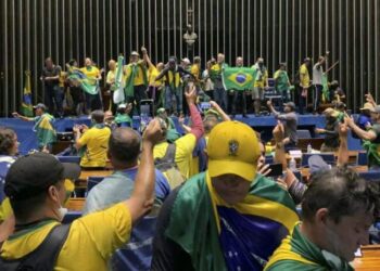 Golpista preso fretou ônibus para Brasília e depredou o Congresso