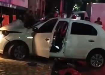 Dupla é presa com armas de fogo em carro roubado em Manaus