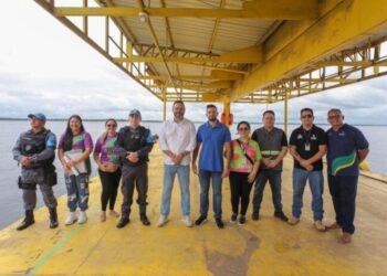Igarapé no bairro Coroado recebe projeto-piloto de limpeza da Prefeitura de Manaus