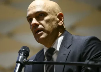 TSE manda Polícia Federal apurar filiação falsa de Lula ao PL