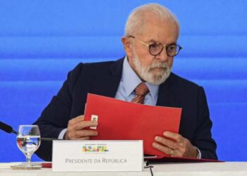 Lula lança política industrial com R$ 300 bilhões em financiamento