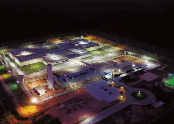 Detentos ligados ao PCC escapam de presídio de segurança máxima no Brasil
