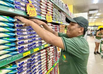 Repositores de supermercados recebem homenagem profissional em Manaus