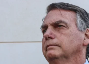 Defesa de Bolsonaro pede ao Supremo devolução de passaporte