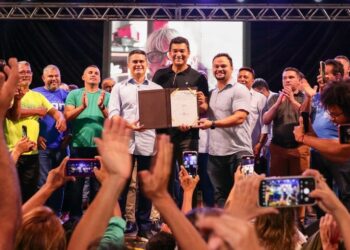 Prefeito assina ordem de serviço do programa ‘Casa Manauara