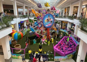 Shopping de Manaus realiza sessão gratuita em parque temático para crianças com TEA