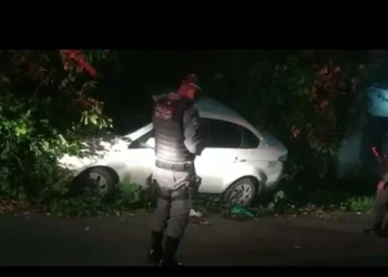 Homem é encontrado morto dentro de carro abandonado na Zona Leste de Manaus