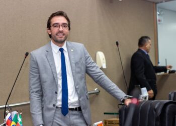 Deputado Thiago Abrahim apresenta matéria para combater o etarismo no Amazonas