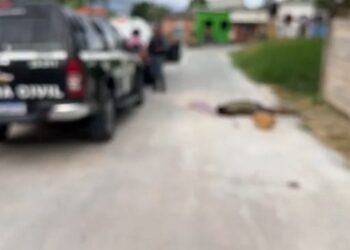 Homem é morto a tiros e recado é deixado ao lado do corpo no Lago Azul, em Manaus