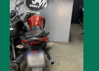 Homem por tentar vender moto clonada e com restrição de furto em Manaus