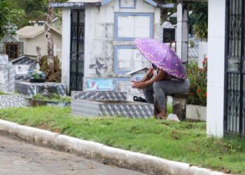Cemitérios municipais recebem mais de 450 mil pessoas no Dia das Mães