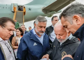 Lula garante verba para reconstrução de estradas no Rio Grande do Sul