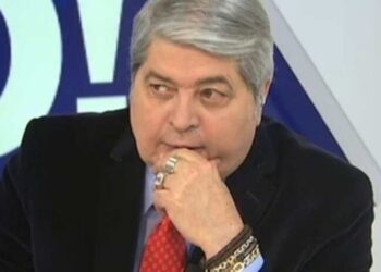 Um dia após alta, Datena volta a ser internado e faz nova cirurgia