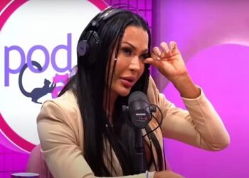 Gracyanne chora ao falar da separação e esclarece relação com personal