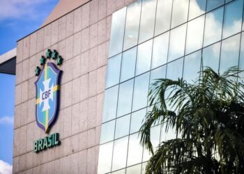 Em meio a debate sobre paralisação, CBF convoca clubes para reunião