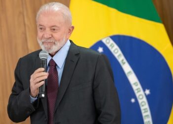 “Vetar ou negociar”, diz Lula sobre projeto de “bugigangas” da Shein