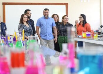 Wilson Lima destaca mais de 460 escolas revitalizadas na rede pública estadual desde 2019