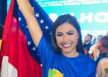 Brena Dianná continua como a franca favorita do eleitor de Parintins para assumir a prefeitura, aponta nova pesquisa