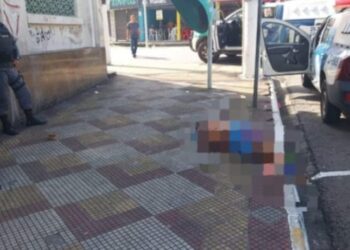Após ser preso, suspeito de assalto tenta se matar dentro de viatura em Manaus