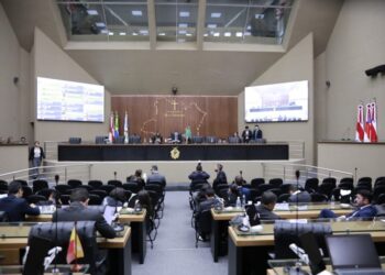 Comitê de combate à corrupção lança abaixo-assinado contra aumento de recesso da Aleam