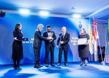 Prodam é homenageada com Troféu Mérito Empreendedor do Comércio