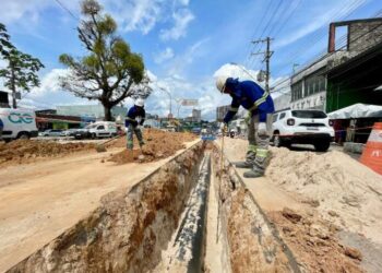 Reta final: obras de implantação de sistema de esgoto na Av. Constantino Nery alcançam 90% de conclusão
