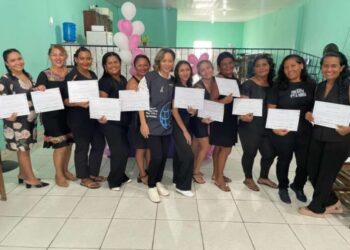 UGPE qualifica mulheres do Prosamin+ para o mercado de trabalho e promove curso de tranças e penteados