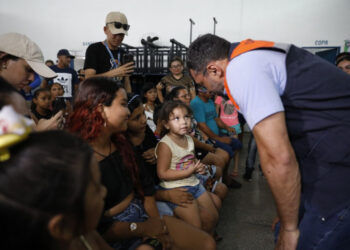 Governo do Amazonas anuncia ajuda de r$ 30 mil por família para vítimas de incêndio em Nhamundá