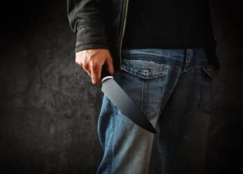 Mulher se finge de morta para escapar de ataque de marido
