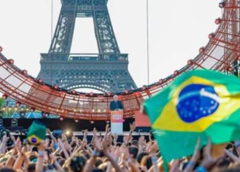 Lula ataca privatização e propõe festa a Santos Dumont na Torre Eiffel