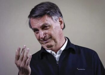 Bolsonaro após cortes: “Pobre não vai comer sequer pescoço de frango”