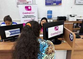 Governo do Amazonas leva orientações sobre o Crédito Rosa as mulheres empreendedoras nas unidades do Prato Cheio