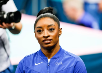 Mãe de Simone Biles quer perdão da filha após abandono por víciol