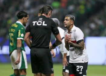CBF convoca clubes para debater arbitragem após críticas “pertinentes”