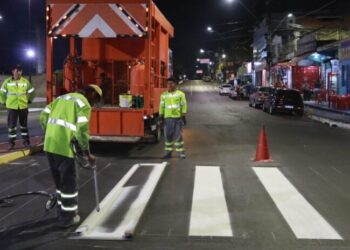 Avenidas de grande circulação de veículos recebem nova sinalização viária