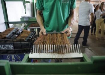 Governo do Amazonas está com edital de Doação Onerosa aberto para aquisição de máquinas para fabricação de vassouras