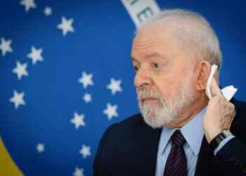Lula decide devolver relógio de luxo após decisão do TCU