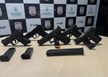 Homem é preso com drogas, armas e munições na avenida Torquato Tapajós, em Manaus
