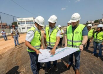 Governador Wilson Lima acompanha fase final de obras na ligação viária das avenidas Silves e Maués, na zona sul