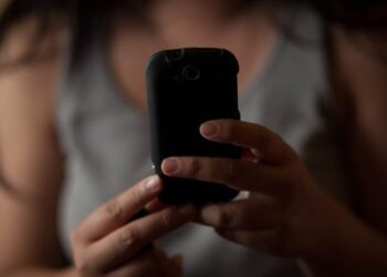 Adolescente é apreendido após ‘sumir’ com celular de vizinha em Manaus