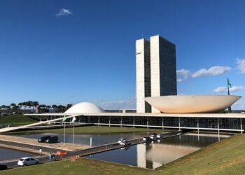 Senado e Câmara questionam decisões de Flávio Dino que limitam ‘emendas Pix’