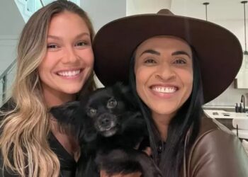 Marta anuncia noivado com colega de time após dois anos de namoro