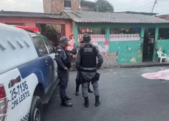 Homem é morto a tiros no meio da rua, em Manau