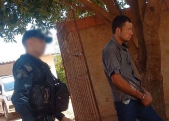 Homem é preso após matar esposa e dormir ao lado do corpo dela