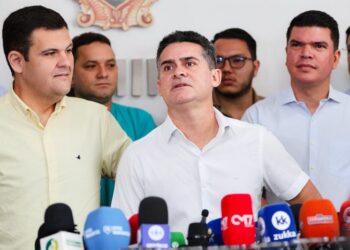 Prefeito David Almeida reconduz Renato Junior para o comando da Seminf