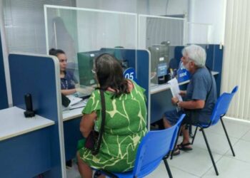 Manausprev convoca aposentados e pensionistas nascidos em outubro para recadastramento e alerta atrasados de setembro