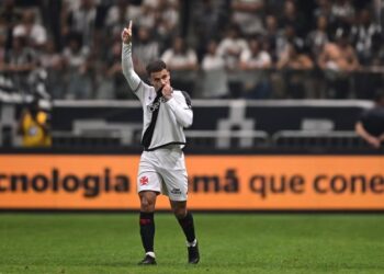 Coutinho mostra otimismo para volta: “A gente decide em casa”