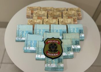 PF apreende R$ 20 mil com assessora parlamentar no Aeroclube de Manaus