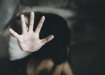 Adolescente indígena engravida após ser explorada sexualmente pela mãe em Manaus